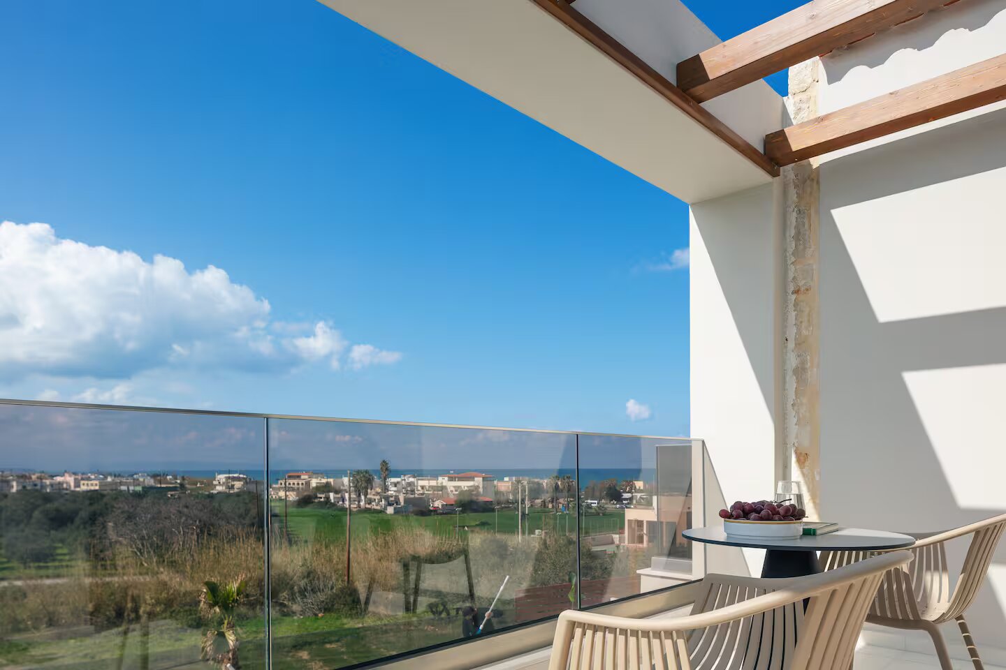 Shared queen room balcony view