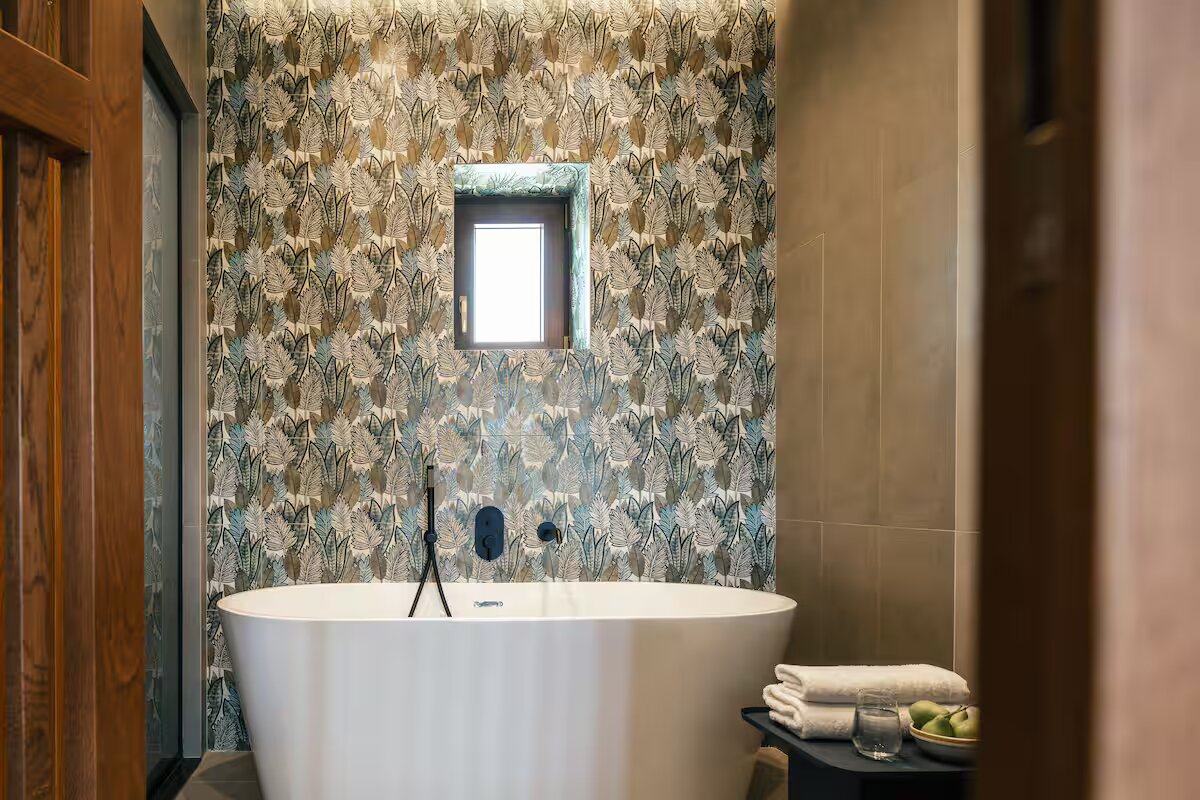 Shared queen room bathroom