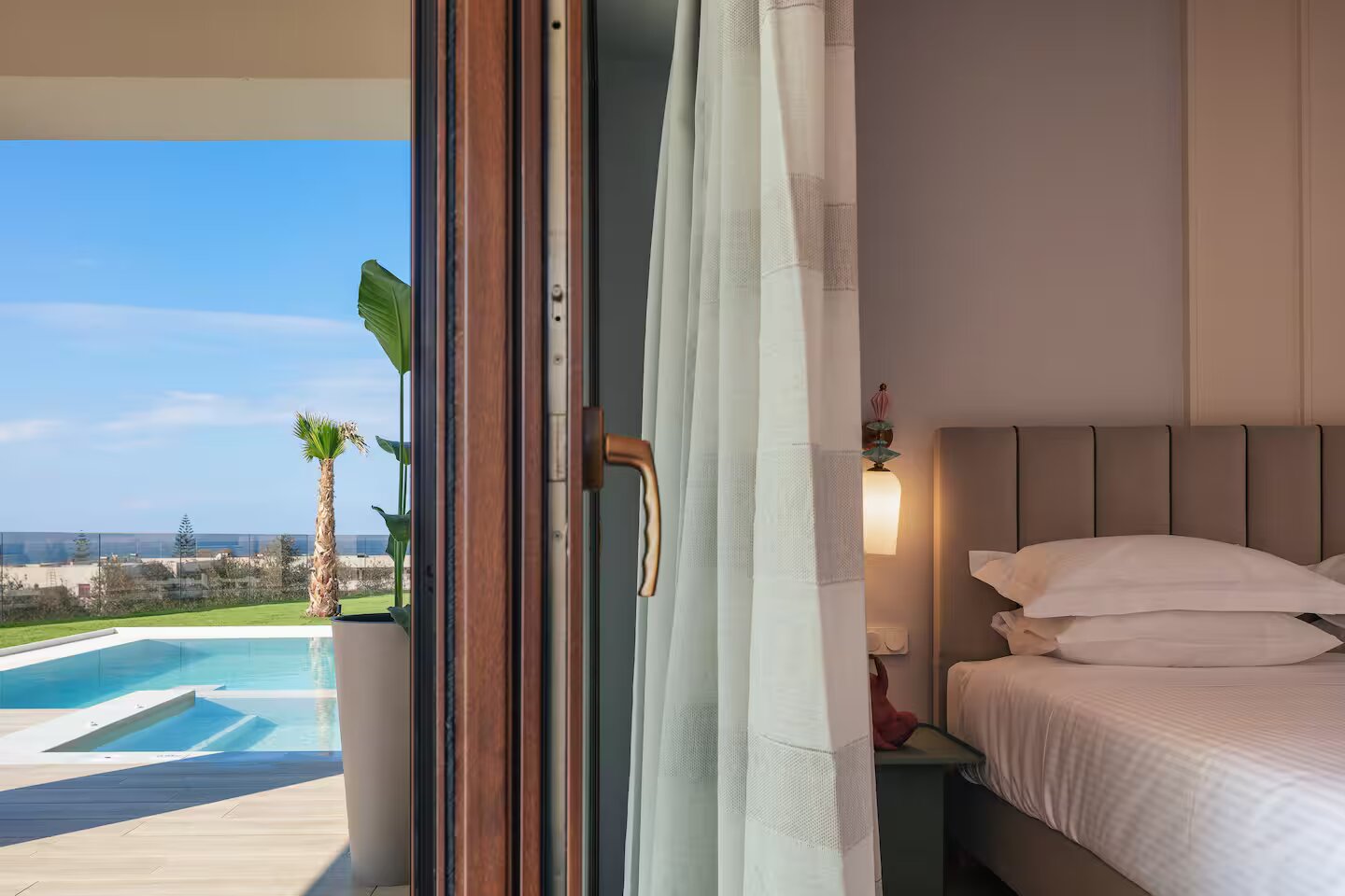 Premium solo queen room