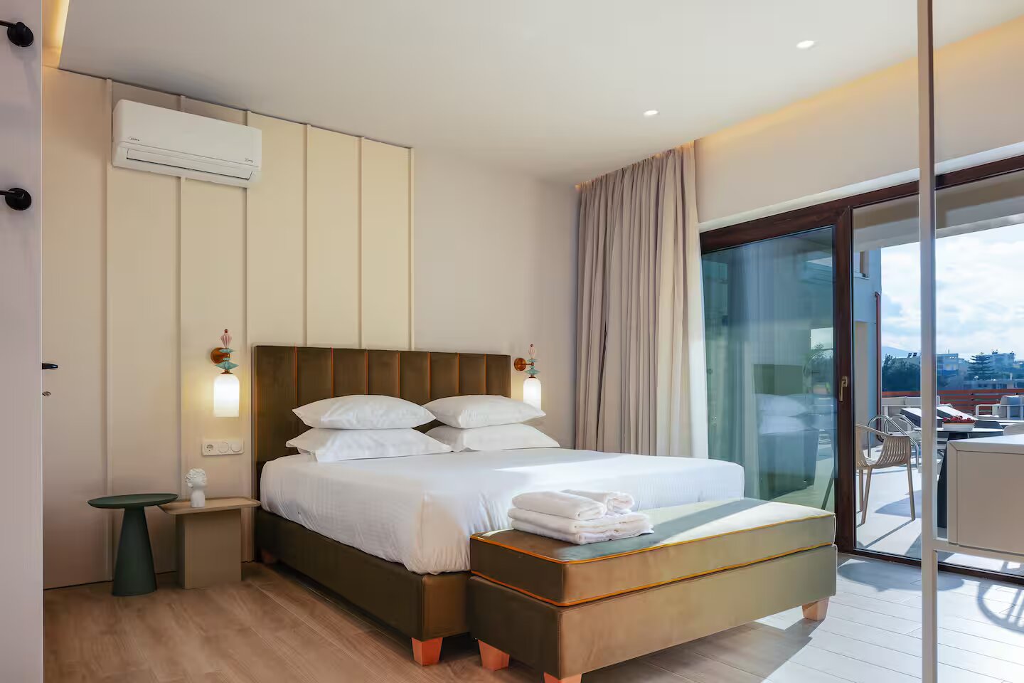 Premium solo queen room