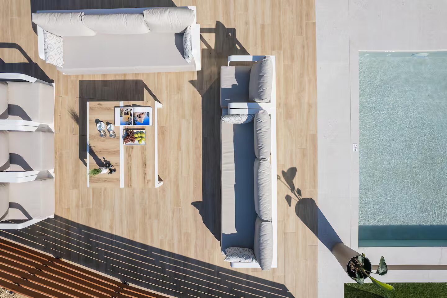 Vellis Residence deck and pool